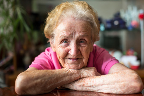 Alte Frau, Oma, Pflegedienst Berglern, Würdevolles Leben, Sylke Börner