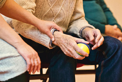 Therapie mit alten Menschen, Pflegedienst Berglern, Würdevolles Leben, Sylke Börner